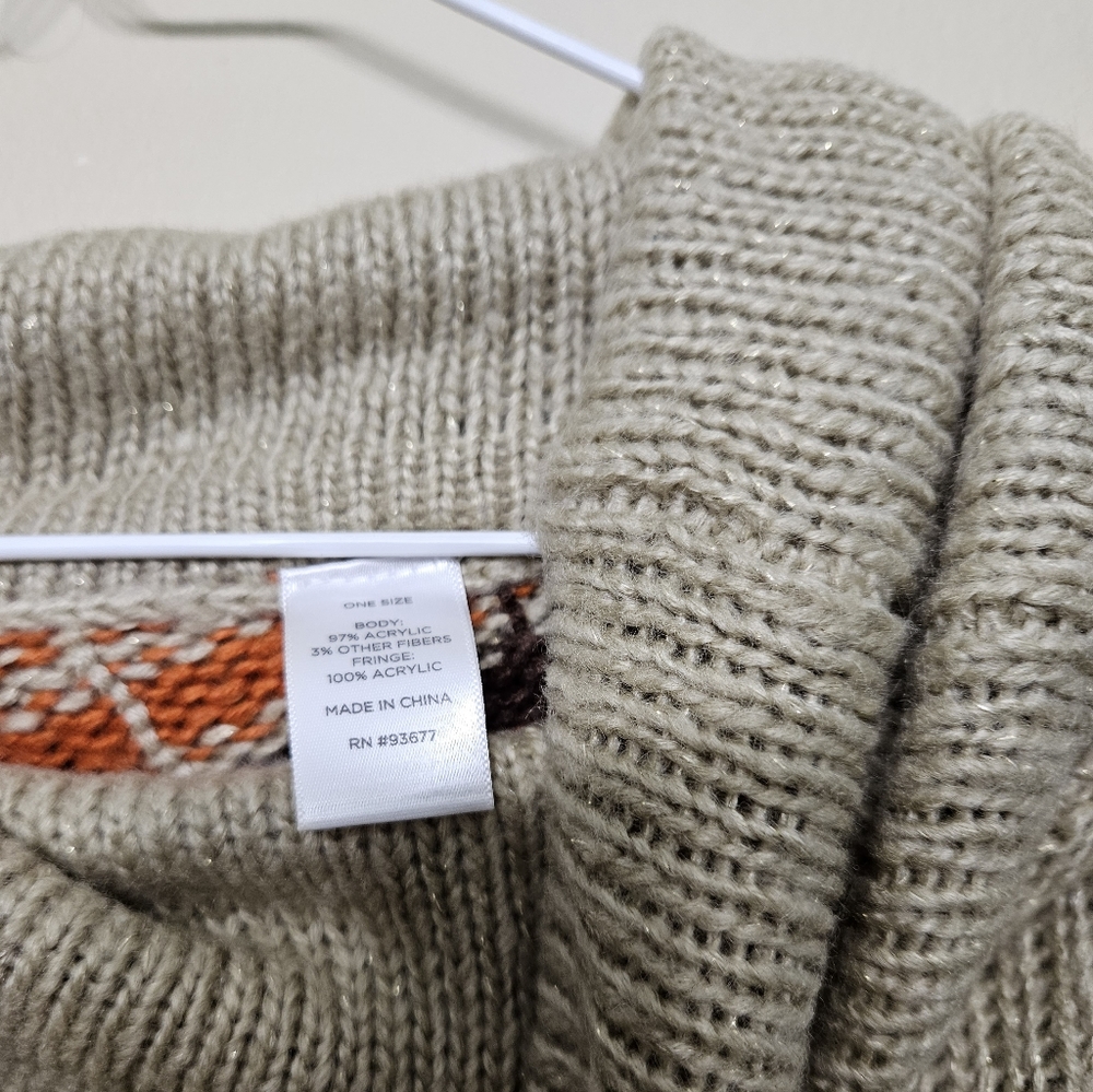 Poncho - Picture 3 of 7